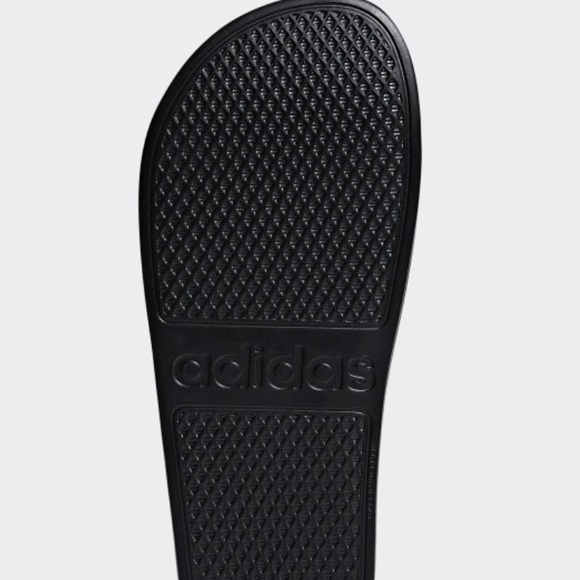 🧘🏻♀️ unisex adidas black on black slides - Picture 2 of 4